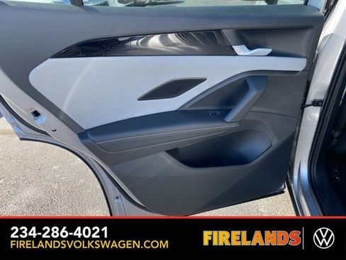 New 2025 Volkswagen Tiguan SE image 57