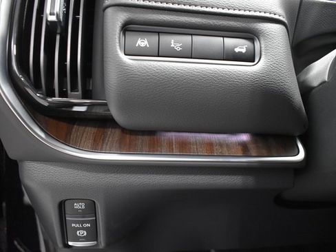 New 2026 Nissan Armada SL w/ Captain's Chari Seat Package image 18