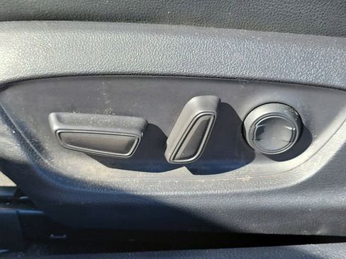 Used 2023 Toyota Camry SE w/ Convenience Package FWD image 17
