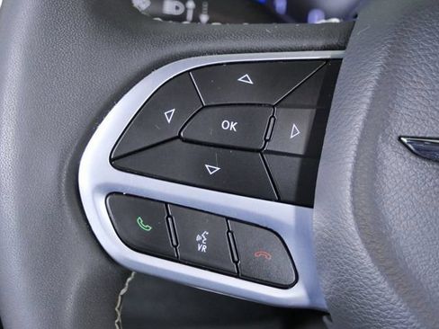 Used 2025 Chrysler Pacifica Select FWD image 27