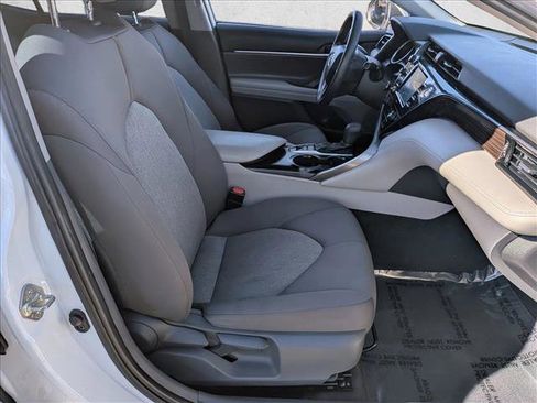 Used 2020 Toyota Camry LE image 18