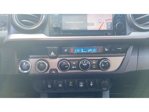 Used 2017 Toyota Tacoma TRD Off-Road w/ Premium & Technology Package AWD/4WD image 16