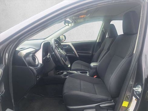 Used 2018 Toyota RAV4 XLE FWD image 10