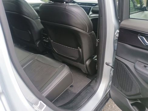 Used 2023 Jeep Grand Cherokee Altitude AWD/4WD image 17