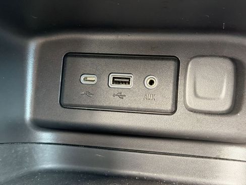 Used 2023 Chevrolet Equinox LT FWD image 35