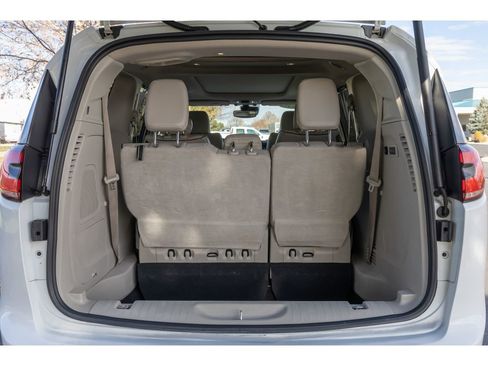 Used 2021 Chrysler Pacifica Limited w/ Premium & Safety Sphere Group image 16