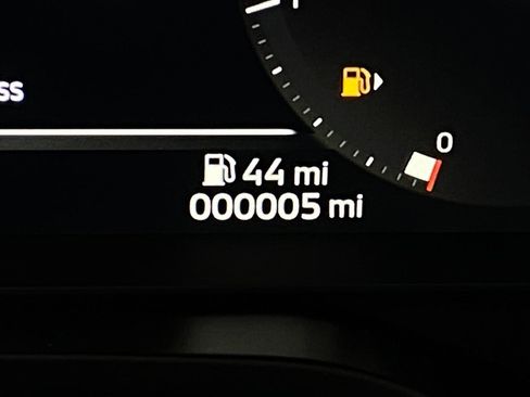 New 2025 Mitsubishi Outlander SEL image 17