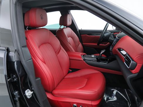 Certified 2022 Maserati Levante GT AWD/4WD image 11