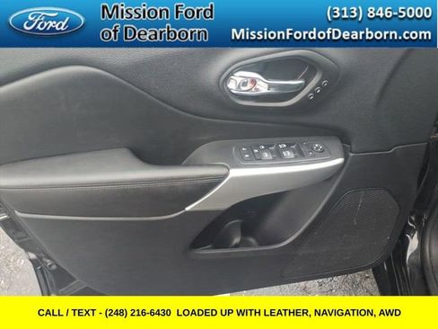 Used 2018 Jeep Cherokee Overland AWD/4WD image 5