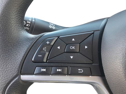 Used 2025 Nissan Altima 2.5 SV FWD image 21