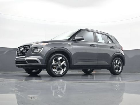 Certified 2024 Hyundai Venue SEL FWD image 22