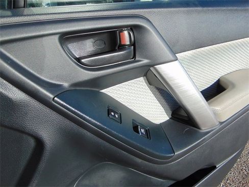 Used 2017 Subaru Forester 2.5i Premium w/ All-Weather Package image 27