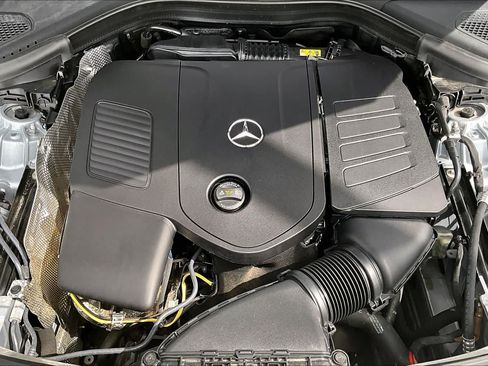 Used 2025 Mercedes-Benz GLC 300 4MATIC image 33