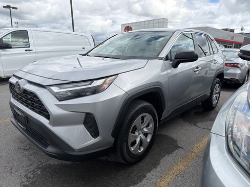 Used 2023 Toyota RAV4 LE AWD/4WD image 4