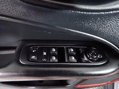 Used 2019 Jeep Compass Trailhawk AWD/4WD image 18