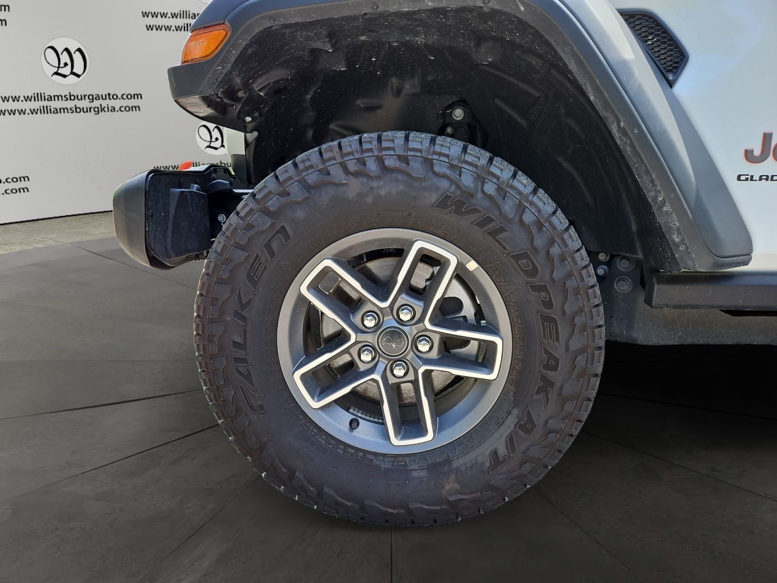 Used 2026 Jeep Gladiator Mojave AWD/4WD image 14