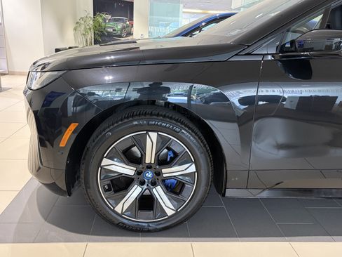 Used 2024 BMW iX xDrive50 w/ Sport Package AWD/4WD image 4