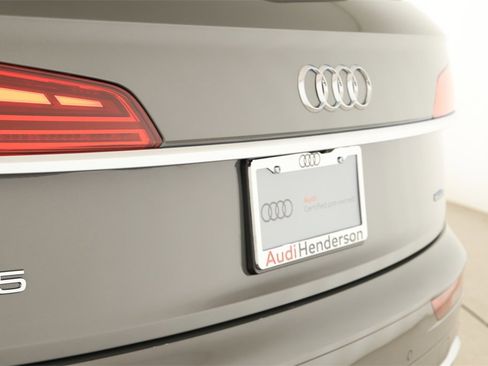 Used 2024 Audi Q5 e Premium w/ Convenience Package image 31
