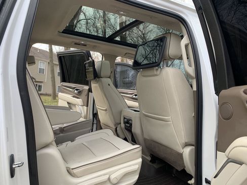 Used 2021 GMC Yukon XL Denali w/ Denali Premium Package AWD/4WD image 30