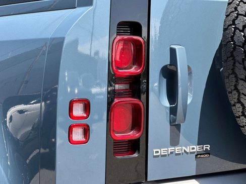 Used 2023 Land Rover Defender 110 SE AWD/4WD image 18