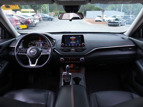 Used 2020 Nissan Altima 2.5 SR FWD image 15