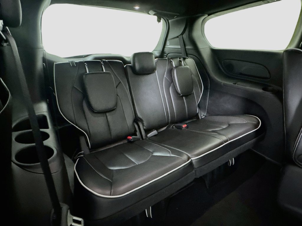 Used 2023 Chrysler Pacifica Limited w/ S Appearance Package FWD image 26