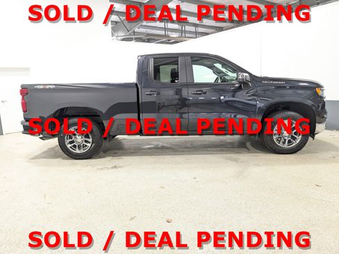 Used 2024 Chevrolet Silverado 1500 LT image 2