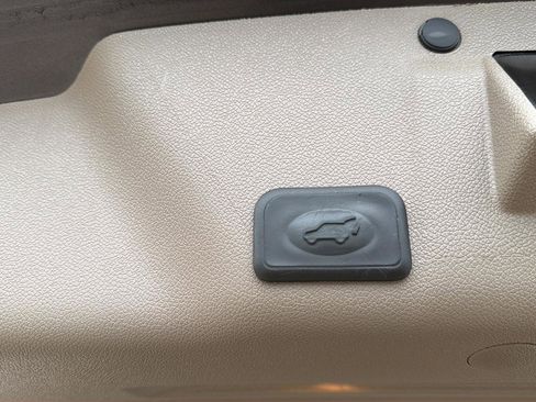 Used 2016 GMC Acadia Denali image 30