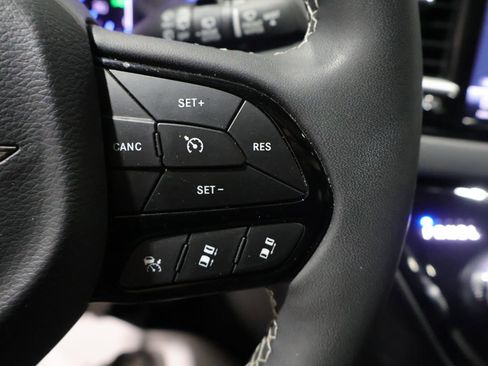 Used 2023 Chrysler Pacifica Touring-L w/ Uconnect Theater Family Group image 35