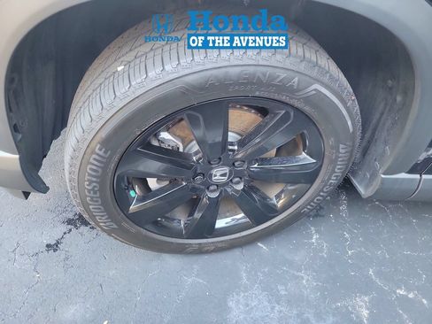 Used 2025 Honda Pilot Black Edition image 4