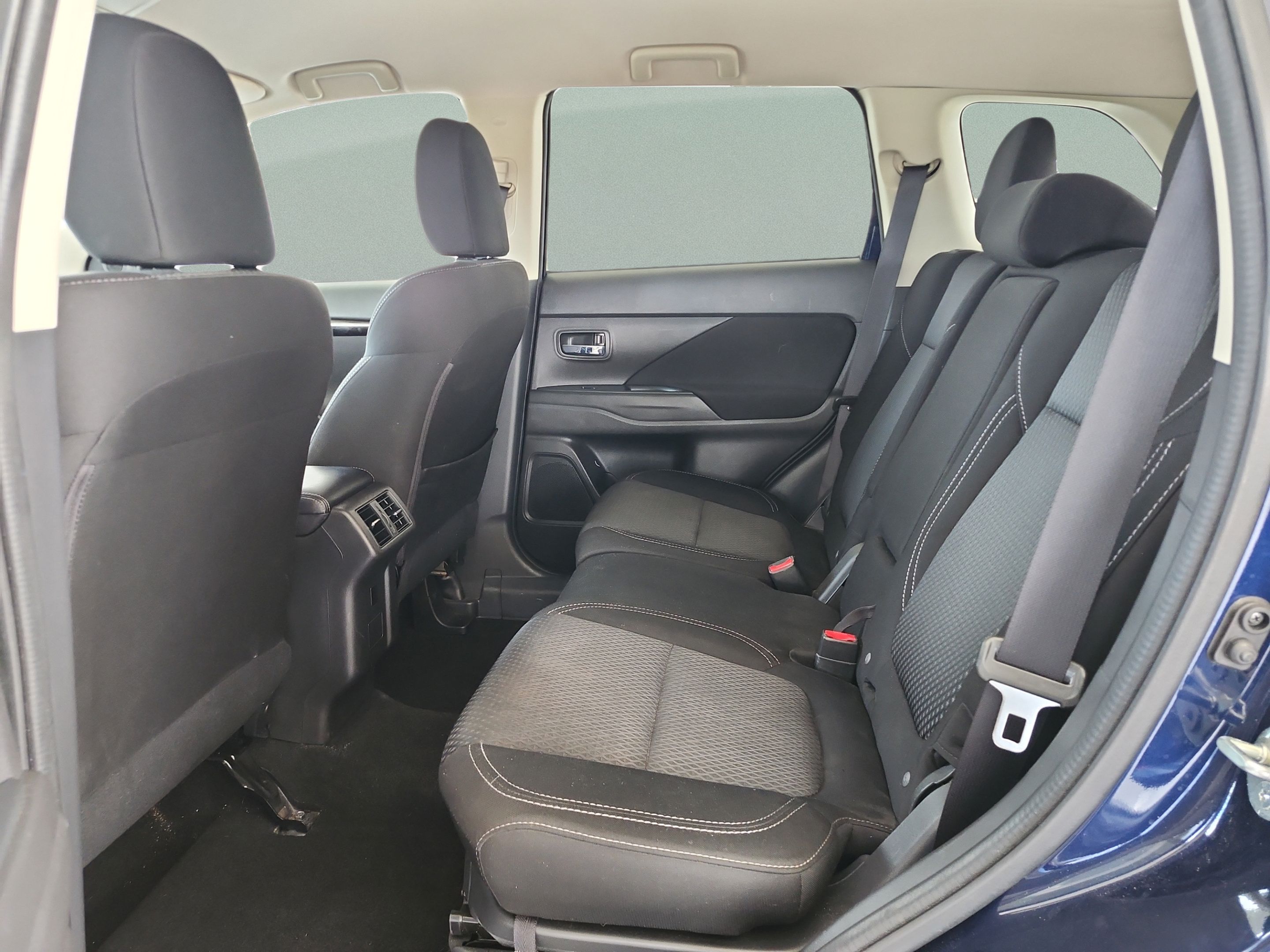 Used 2020 Mitsubishi Outlander ES FWD image 17