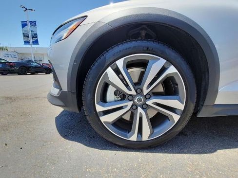 Used 2025 Volvo V60 B5 Cross Country Plus AWD/4WD image 31