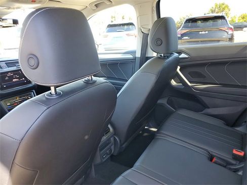 Used 2024 Volkswagen Tiguan SE image 10