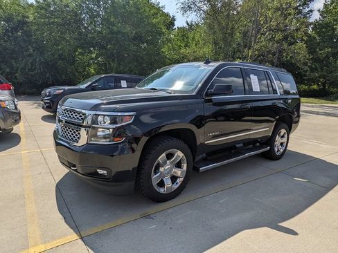 Used 2019 Chevrolet Tahoe LT w/ LT Signature Package AWD/4WD image 7