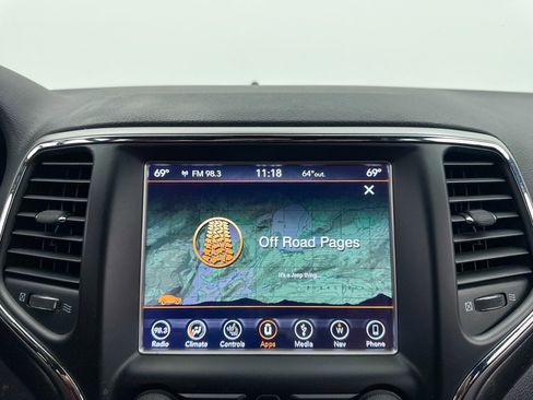 Used 2018 Jeep Grand Cherokee Altitude image 25