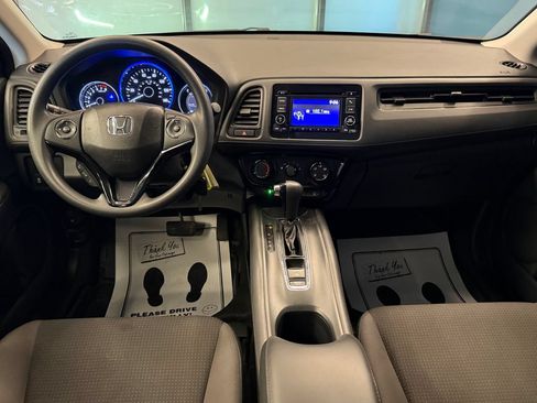 Used 2019 Honda HR-V LX image 9