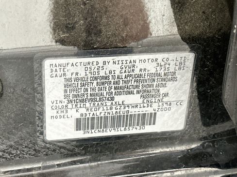 Used 2025 Nissan Versa SV FWD image 12