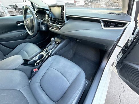 Used 2021 Toyota Corolla LE image 31