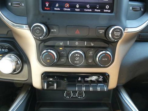 Used 2021 RAM 2500 Laramie w/ Body Color Bumper Group AWD/4WD image 30