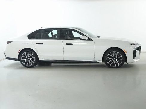 Used 2026 BMW 740i xDrive AWD/4WD image 10