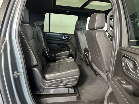 Used 2022 GMC Yukon XL SLT w/ SLT Premium Package image 28