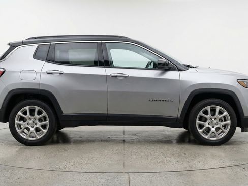 Used 2025 Jeep Compass Limited AWD/4WD image 11