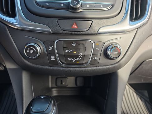 Used 2018 Chevrolet Equinox LT image 20