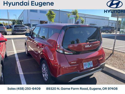 Used 2024 Kia Soul LX FWD image 2