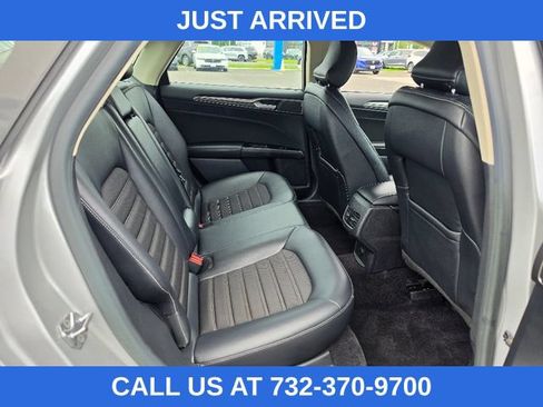 Used 2017 Ford Fusion SE w/ Equipment Group 201A FWD image 14