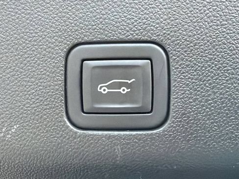 Used 2024 Cadillac Escalade Premium Luxury AWD/4WD image 19