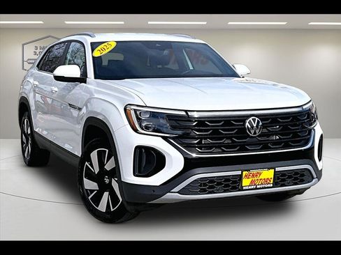 Used 2025 Volkswagen Atlas Cross Sport SE image 1