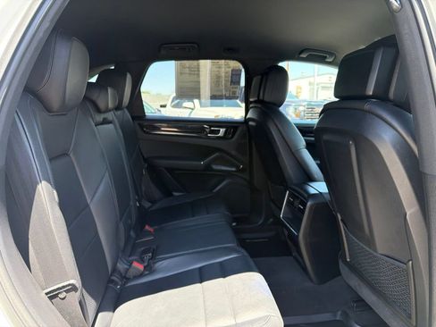 Used 2020 Porsche Cayenne AWD/4WD image 14