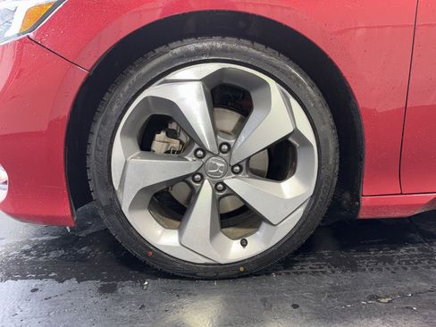 Used 2018 Honda Accord Touring image 6