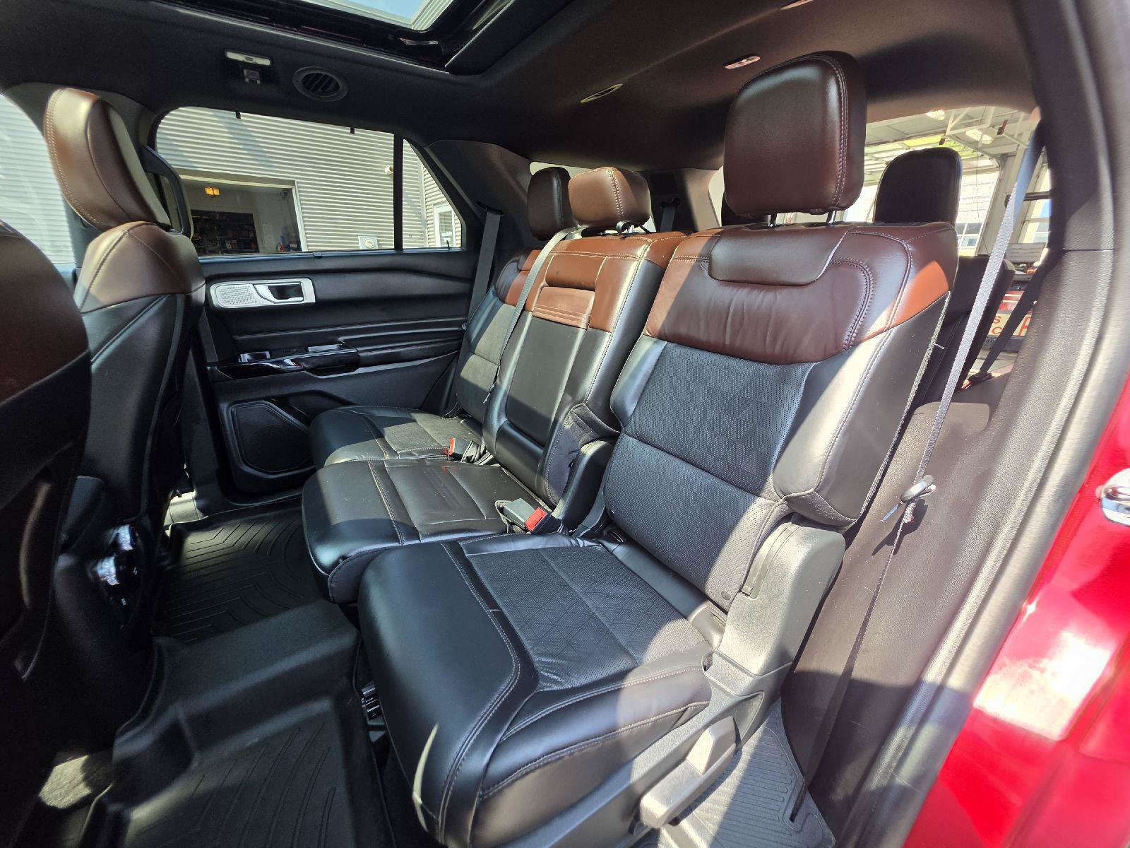 Used 2021 Ford Explorer Platinum w/ Equipment Group 601A AWD/4WD image 16